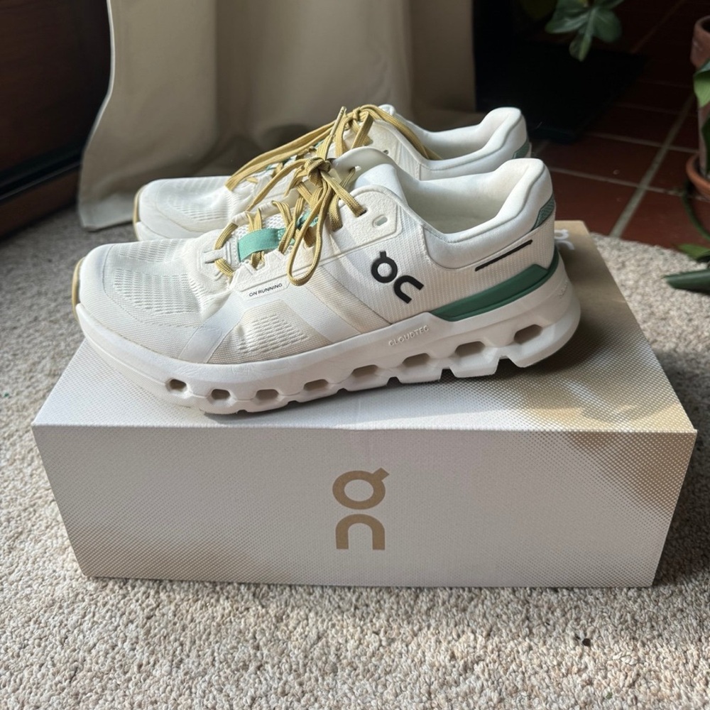 ON Cloudrunner 2